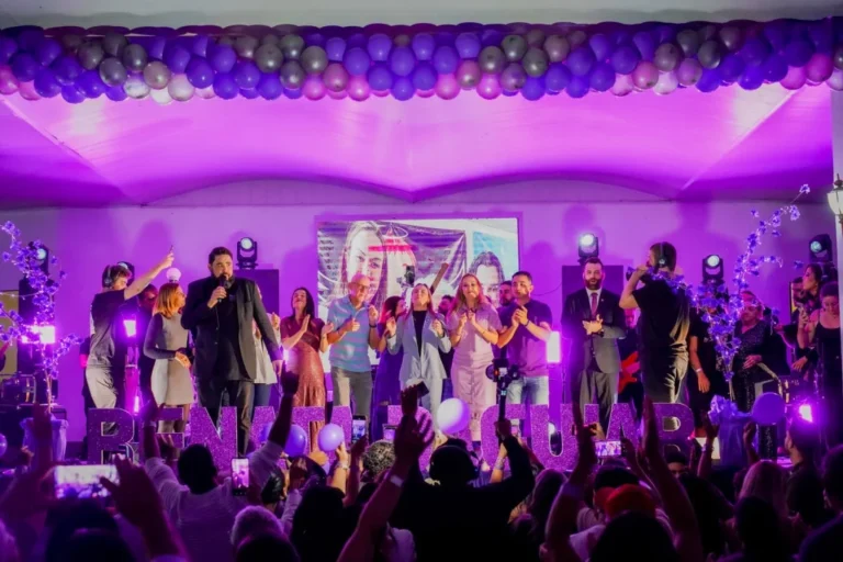 Renata Daguiar comemora aniversário com 3 mil pessoas