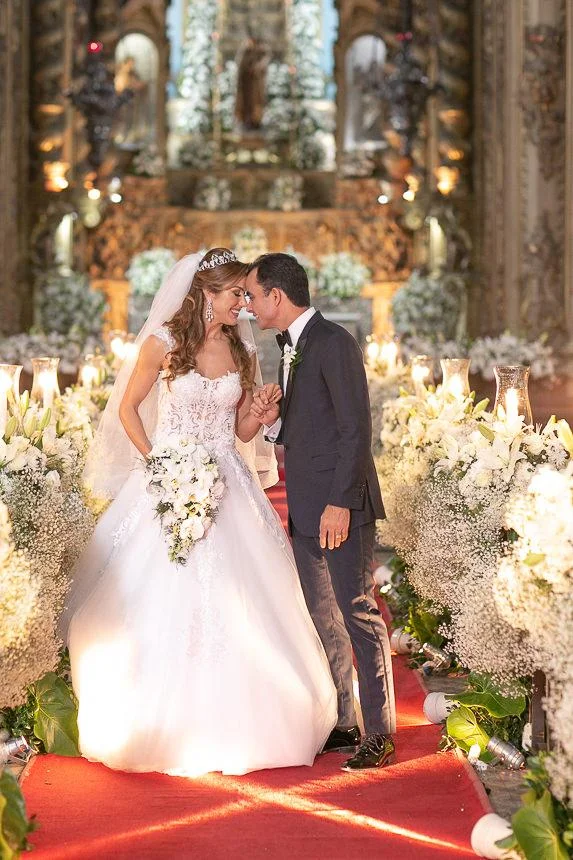 Renata Daguiar e Fábio Campos celebram bodas de papoula em meio à pré-campanha para a CLDF